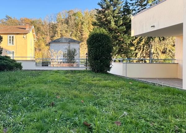Centre village, T3 de 73 m² avec terrasse et jardin