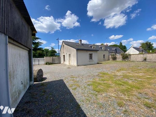 Aux Rosiers sur Loire Maison avec hangar et terrain clos et terrain constructible de 556m²