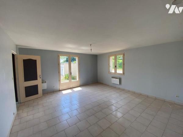 Aux Rosiers sur Loire Maison avec hangar et terrain clos et terrain constructible de 556m²