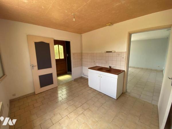 Aux Rosiers sur Loire Maison avec hangar et terrain clos et terrain constructible de 556m²