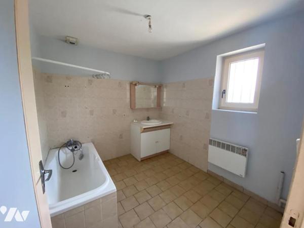 Aux Rosiers sur Loire Maison avec hangar et terrain clos et terrain constructible de 556m²