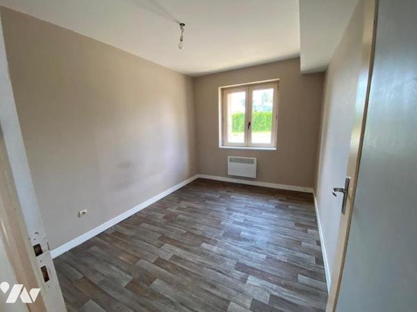 Aux Rosiers sur Loire Maison avec hangar et terrain clos et terrain constructible de 556m²