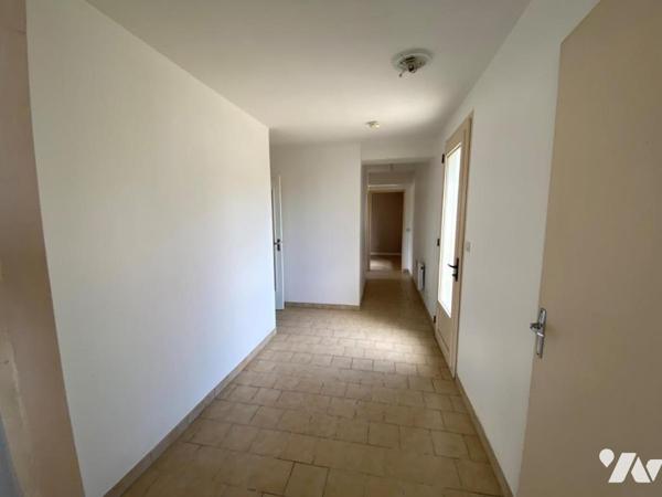 Aux Rosiers sur Loire Maison avec hangar et terrain clos et terrain constructible de 556m²