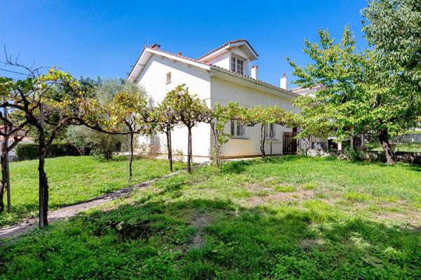 Maison familiale à Tresse Centre, 147m2 et garage 30m2