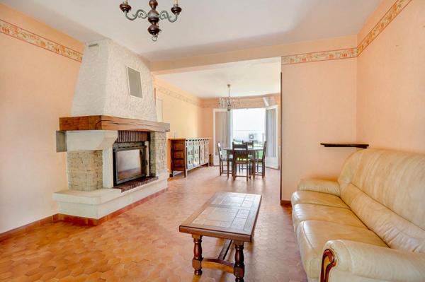 Maison familiale à Tresse Centre, 147m2 et garage 30m2