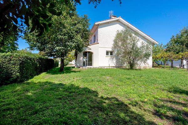 Maison familiale à Tresse Centre, 147m2 et garage 30m2