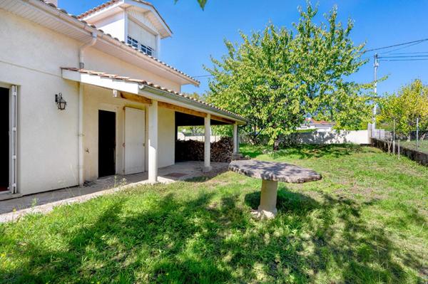 Maison familiale à Tresse Centre, 147m2 et garage 30m2