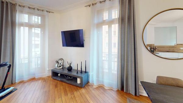 ELEGANCE HAUSSMANIENNE POUR CE T3 A ANNEMASSE