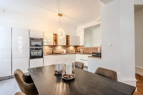 ELEGANCE HAUSSMANIENNE POUR CE T3 A ANNEMASSE