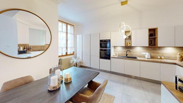 ELEGANCE HAUSSMANIENNE POUR CE T3 A ANNEMASSE