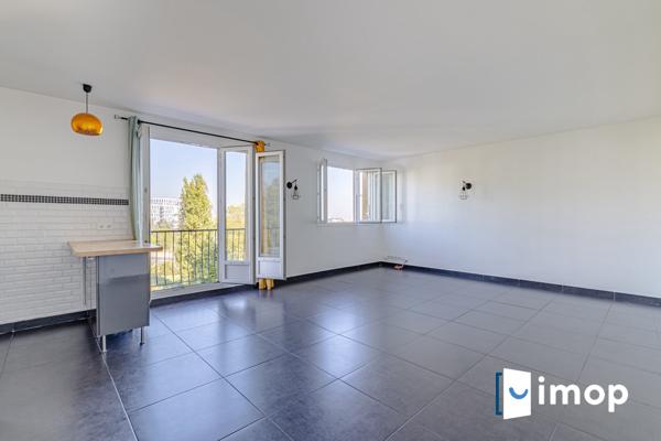 Lumineux 3 pièces avec balcon cave et parking