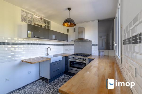 Lumineux 3 pièces avec balcon cave et parking