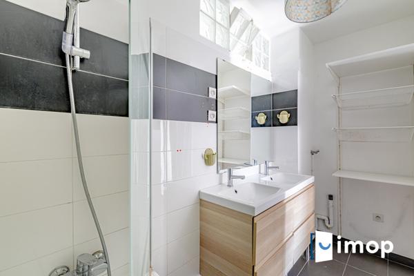 Lumineux 3 pièces avec balcon cave et parking