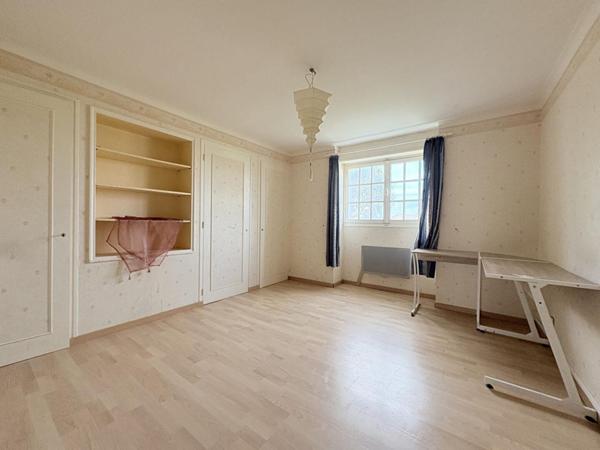 Grande Maison avec 1300 M2