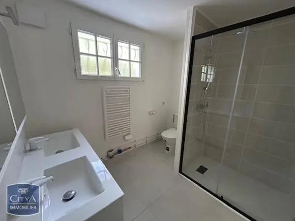 Appartement à louer 4 pièces 70.17m² Royan (17200)
