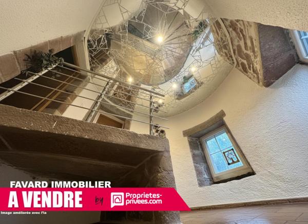 Maison de caractère avec tour, piscine et vue sur le viaduc