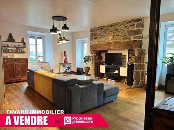 Maison de caractère avec tour, piscine et vue sur le viaduc