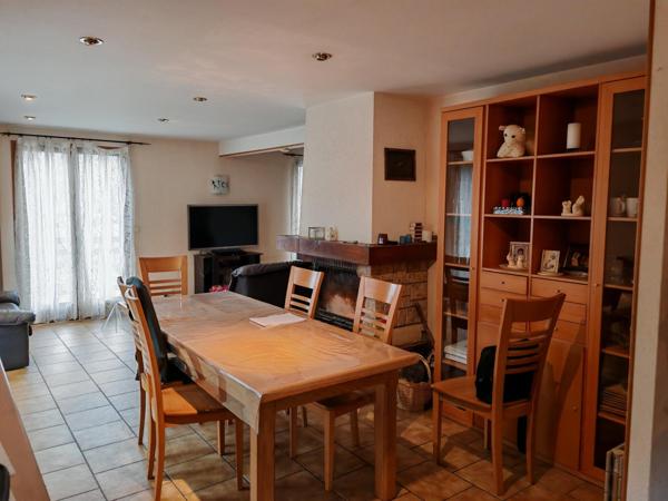 Maison Cessy 01170 Hors Lotissement, avec Grand Terrain, Grand Jardin.