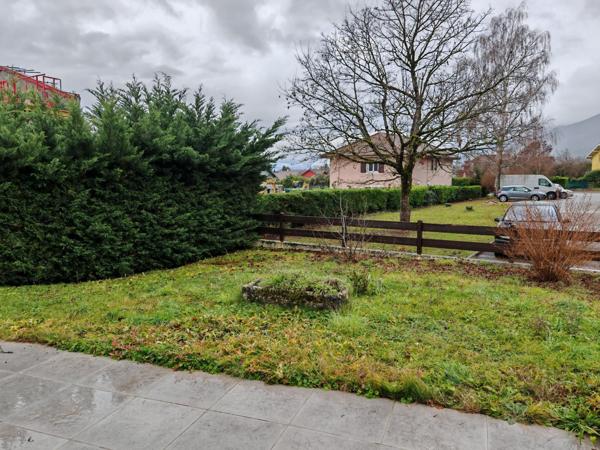 Maison Cessy 01170 Hors Lotissement, avec Grand Terrain, Grand Jardin.