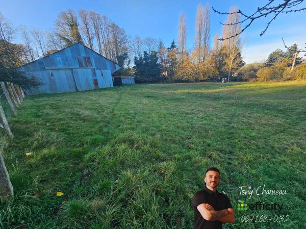 Terrain
        
        - 18104 m² 33 000 € *