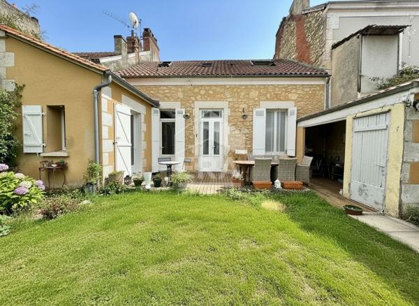 A vendre dans le centre ville de Périgueux, jolie MAISON DE VILLE DE TYPE 4 AVEC JARDIN