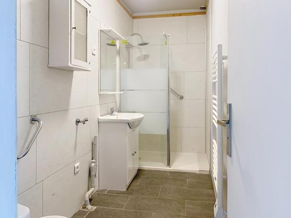 Maison avec piscine + appartement, proche du lac,