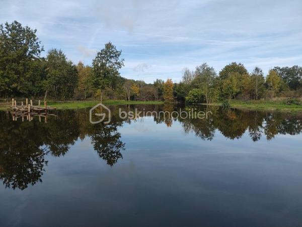 Terrain de 27 010 m²