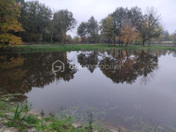 Terrain de 27 010 m²