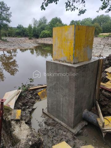 Terrain de 27 010 m²