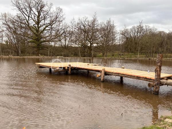 Terrain de 27 010 m²