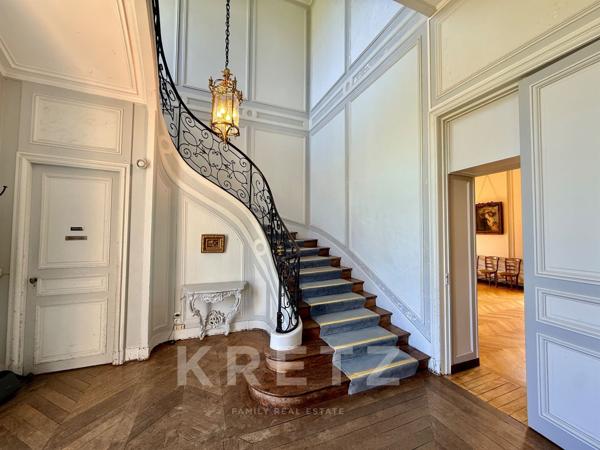 Château XIXe siècle sur 39ha avec Orangerie commerciale 50 couchages.