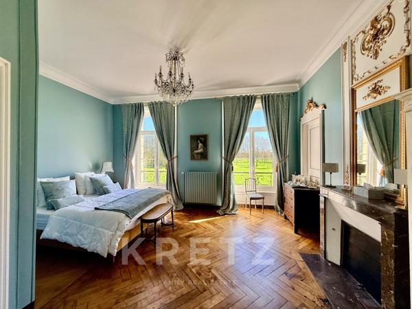 Château XIXe siècle sur 39ha avec Orangerie commerciale 50 couchages.