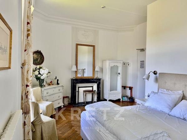 Château XIXe siècle sur 39ha avec Orangerie commerciale 50 couchages.