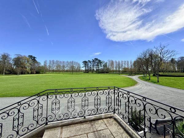Château XIXe siècle sur 39ha avec Orangerie commerciale 50 couchages.