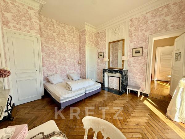 Château XIXe siècle sur 39ha avec Orangerie commerciale 50 couchages.