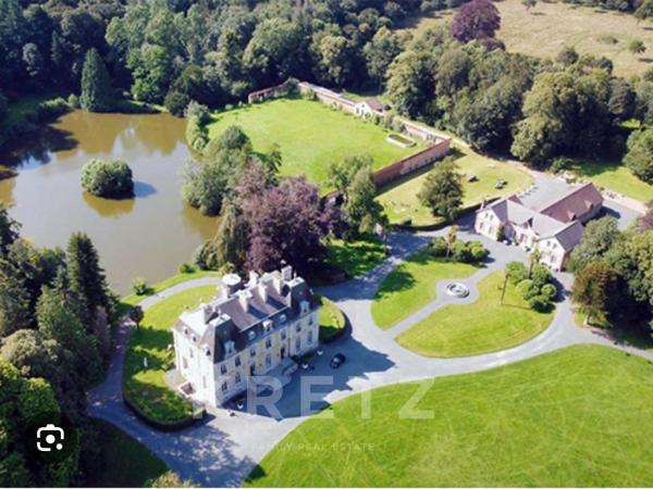 Château XIXe siècle sur 39ha avec Orangerie commerciale 50 couchages.
