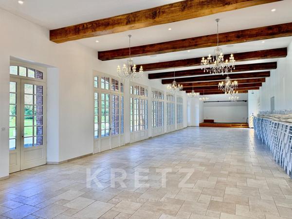 Château XIXe siècle sur 39ha avec Orangerie commerciale 50 couchages.