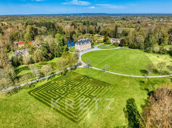 Château XIXe siècle sur 39ha avec Orangerie commerciale 50 couchages.