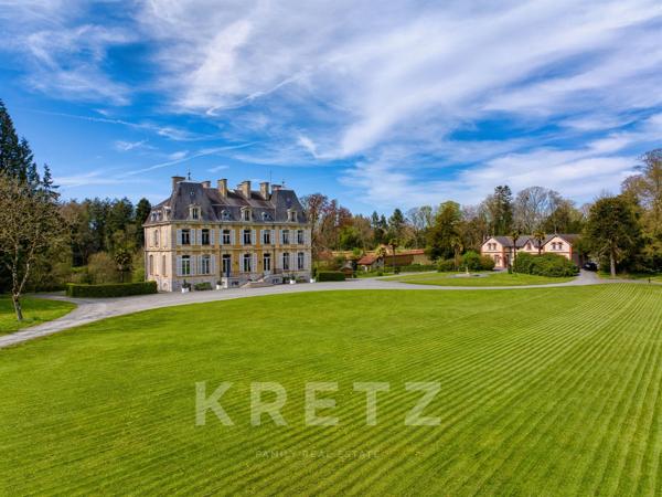 Château XIXe siècle sur 39ha avec Orangerie commerciale 50 couchages.