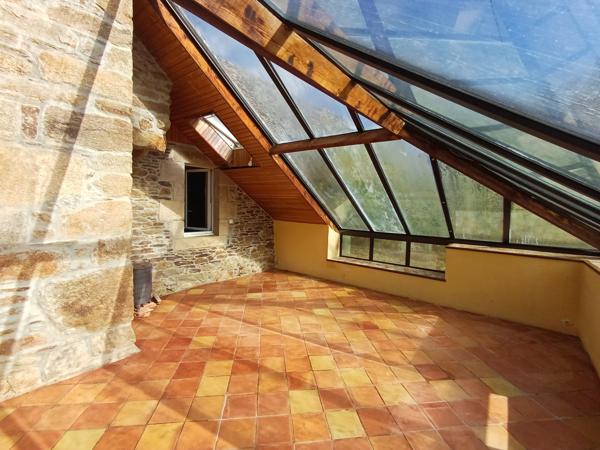 Plouigneau (29610) Plouigneau, ferme manoir du 18ème sur 3,7 hectares, 2 maisons, hangars et boxes pour chevaux.