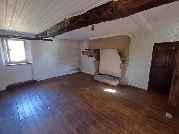 Plouigneau (29610) Plouigneau, ferme manoir du 18ème sur 3,7 hectares, 2 maisons, hangars et boxes pour chevaux.