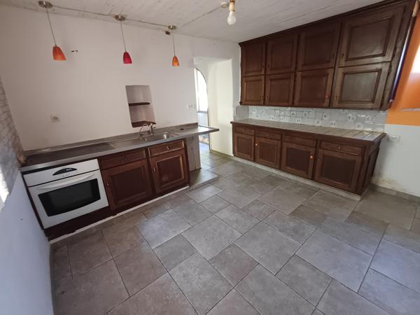 Plouigneau (29610) Plouigneau, ferme manoir du 18ème sur 3,7 hectares, 2 maisons, hangars et boxes pour chevaux.