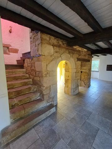 Plouigneau (29610) Plouigneau, ferme manoir du 18ème sur 3,7 hectares, 2 maisons, hangars et boxes pour chevaux.