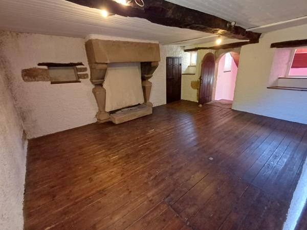 Plouigneau (29610) Plouigneau, ferme manoir du 18ème sur 3,7 hectares, 2 maisons, hangars et boxes pour chevaux.