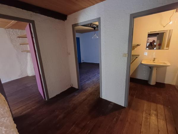 Plouigneau (29610) Plouigneau, ferme manoir du 18ème sur 3,7 hectares, 2 maisons, hangars et boxes pour chevaux.