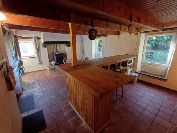 Plouigneau (29610) Plouigneau, ferme manoir du 18ème sur 3,7 hectares, 2 maisons, hangars et boxes pour chevaux.