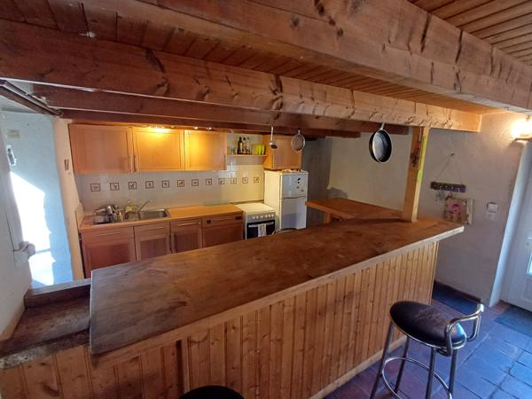 Plouigneau (29610) Plouigneau, ferme manoir du 18ème sur 3,7 hectares, 2 maisons, hangars et boxes pour chevaux.