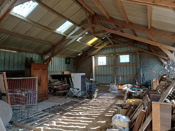 Plouigneau (29610) Plouigneau, ferme manoir du 18ème sur 3,7 hectares, 2 maisons, hangars et boxes pour chevaux.