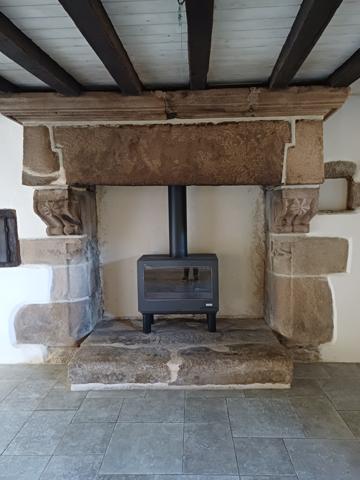 Plouigneau (29610) Plouigneau, ferme manoir du 18ème sur 3,7 hectares, 2 maisons, hangars et boxes pour chevaux.