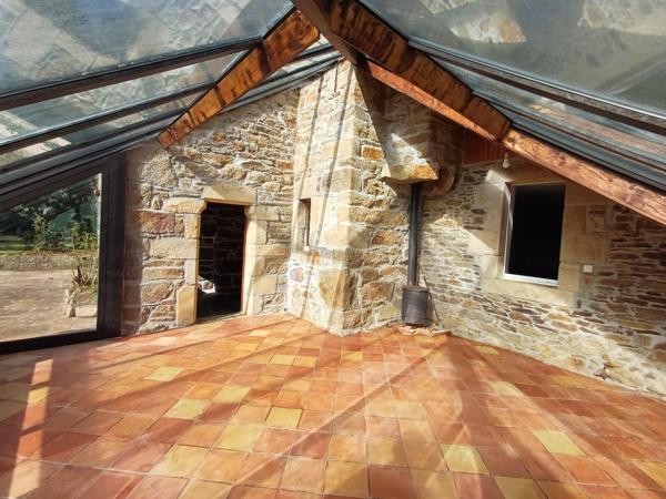 Plouigneau (29610) Plouigneau, ferme manoir du 18ème sur 3,7 hectares, 2 maisons, hangars et boxes pour chevaux.